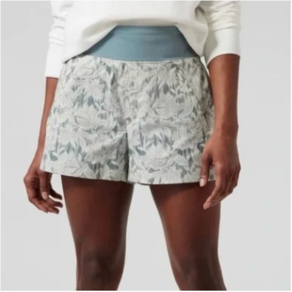 Athleta Trekkie North printed shorts in Ethereal Bloom, Magnolia White. - Picture 6 of 7